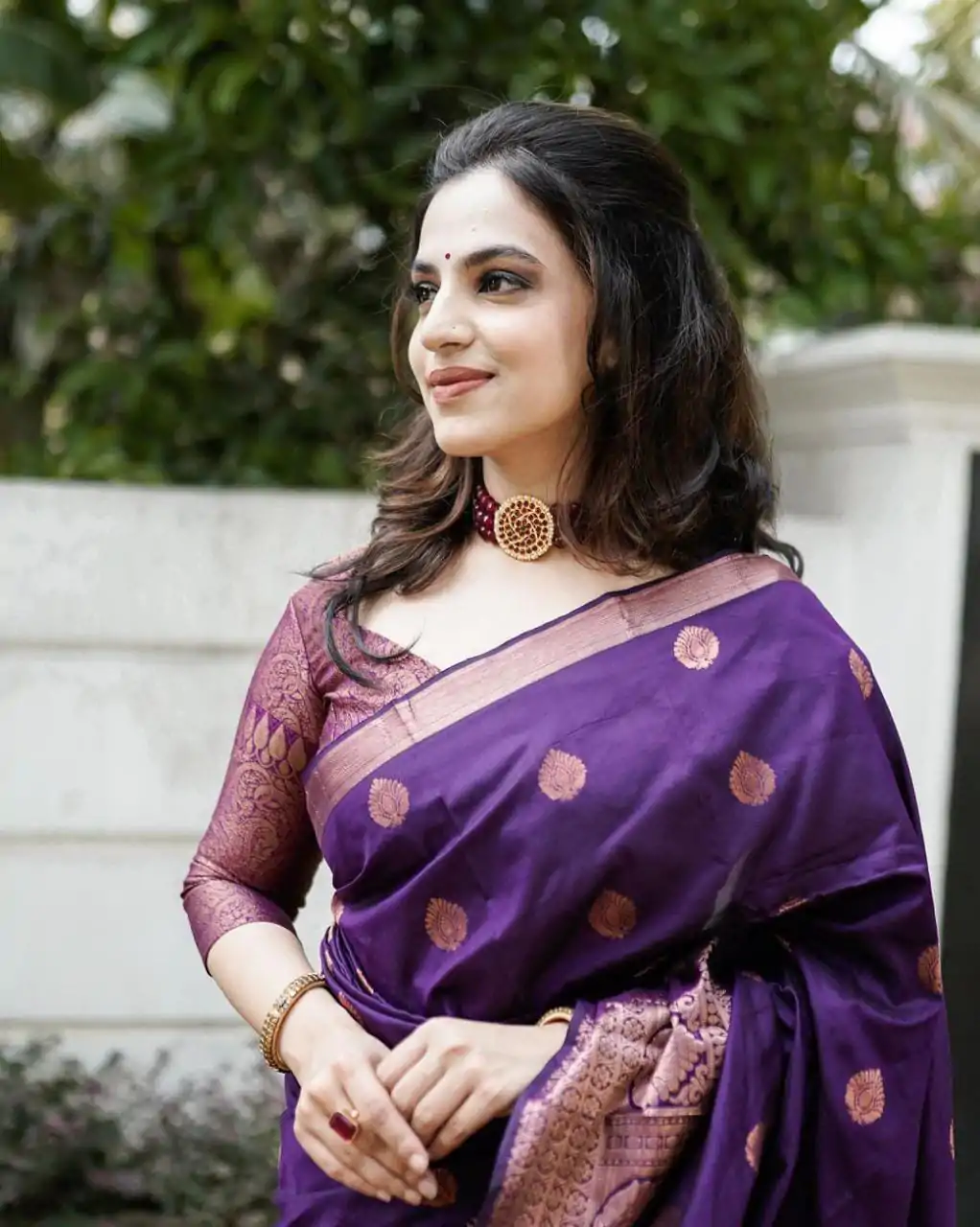 ES 8163 Royal Blue Color Soft Lichi Silk Butti Work Saree Casual, Wedding, Party, Festive, Events Etc. Expected Delivery 4-6 Working Days @1399/- | Bollywood Sarees, Creative Sarees, Designer Sarees, Embroidered Sarees, Ethnic Saree, Modern Digital sarees, Party Wear Sarees, Sarees