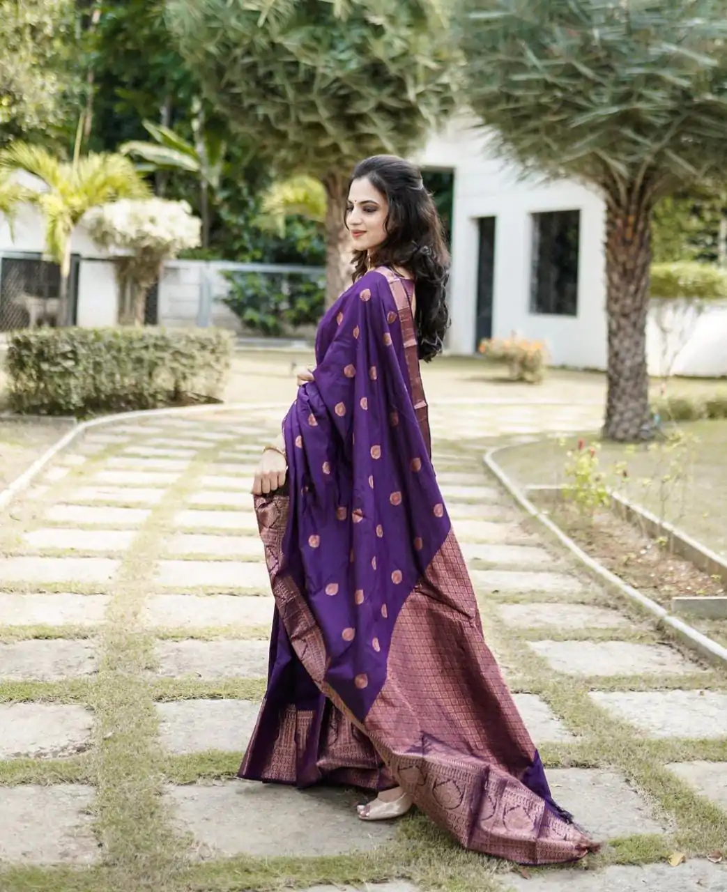 ES 8163 Royal Blue Color Soft Lichi Silk Butti Work Saree Casual, Wedding, Party, Festive, Events Etc. Expected Delivery 4-6 Working Days @1399/- | Bollywood Sarees, Creative Sarees, Designer Sarees, Embroidered Sarees, Ethnic Saree, Modern Digital sarees, Party Wear Sarees, Sarees