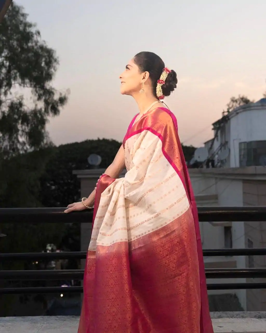 DDF SHRUTI 2 Golden Color Soft Lichi Silk Ordinary Design Rich Pallu Saree Casual, Party Wear, Events, Festivals Expected Delivery 4-6 Working @1499 | Bollywood Sarees, Creative Sarees, Designer Sarees, Embroidered Sarees, Ethnic Saree, Party Wear Sarees, Sarees