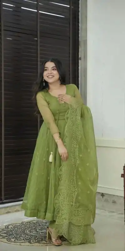 SRK 5184 Green Color Georgette Embroidery Work Salwar Suit Wedding, Party, Festive, Events Expected Delivery 4-6 Working Days @ 2049/- | Designer Suits, Jump Suits, Casual Suits, Creative suits, Palazzo Suits, Party Wear Suits, Patiala Suits, Salwar suit, Straight Suits