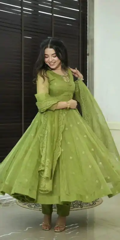 SRK 5184 Green Color Georgette Embroidery Work Salwar Suit Wedding, Party, Festive, Events Expected Delivery 4-6 Working Days @ 2049/- | Designer Suits, Jump Suits, Casual Suits, Creative suits, Palazzo Suits, Party Wear Suits, Patiala Suits, Salwar suit, Straight Suits