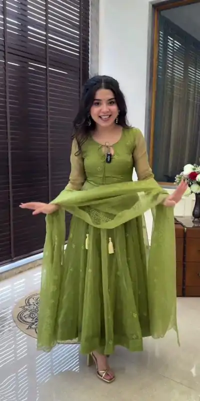 SRK 5184 Green Color Georgette Embroidery Work Salwar Suit Wedding, Party, Festive, Events Expected Delivery 4-6 Working Days @ 2049/- | Designer Suits, Jump Suits, Casual Suits, Creative suits, Palazzo Suits, Party Wear Suits, Patiala Suits, Salwar suit, Straight Suits