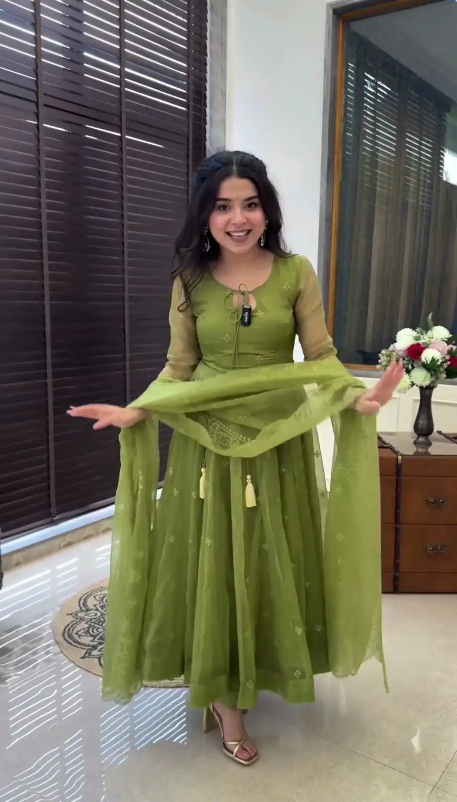 SRK 5184 Green Color Georgette Embroidery Work Salwar Suit Wedding, Party, Festive, Events Expected Delivery 4-6 Working Days @ 2049/- | Designer Suits, Jump Suits, Casual Suits, Creative suits, Palazzo Suits, Party Wear Suits, Patiala Suits, Salwar suit, Straight Suits