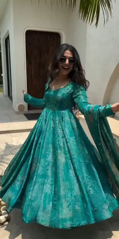 AD 172 Green Color Two Tone Banarasi Silk Digital Printed Gown Casual, Wedding, Party, Festive, Events Etc. Expected Delivery 4-6 Working Days @1999/- | Bollywood Gowns, Creative Gowns, Designer Gowns, Embroidered Gowns, Gowns, Party Wear Gowns