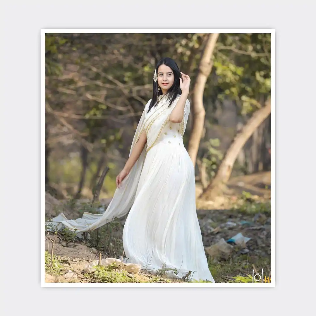 KT-204 White Color Georgette Threadbare With Sequin Work Anarkali Gown Wedding Party, Festive, Events Etc.4-6 Working Days@1699/- only | Bollywood Gowns, Creative Gowns, Designer Gowns, Embroidered Gowns, Gowns, Party Wear Gowns, Straight Suits