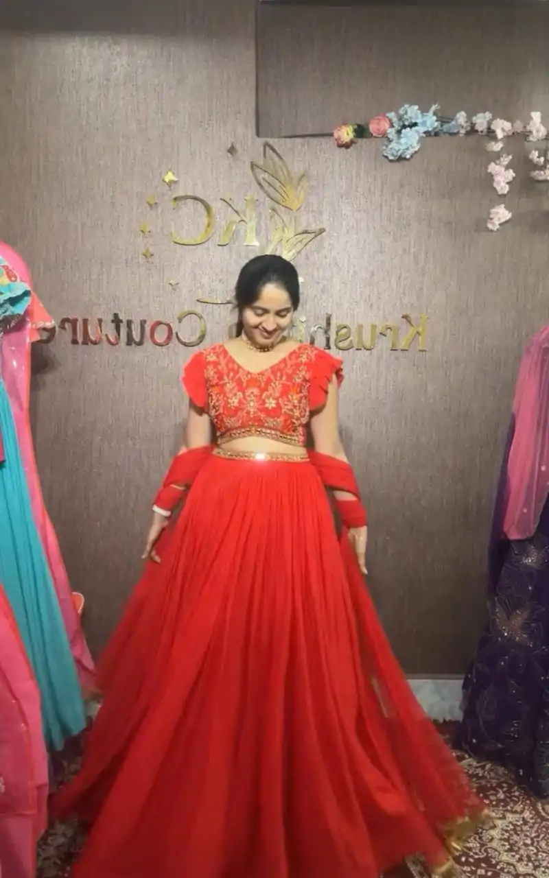 PC 333 Red Color Fox Georgette Embroidery Thread Work With Hand Pasting Mirror Lehenga Choli Wedding, Party, Festive, Events Delivery 4-6 Working Days @2129 | Bollywood Lehenga, Creative Lehenga, Designer Lehenga, Embroidered Lehenga, Lehenga, Party Wear Lehenga