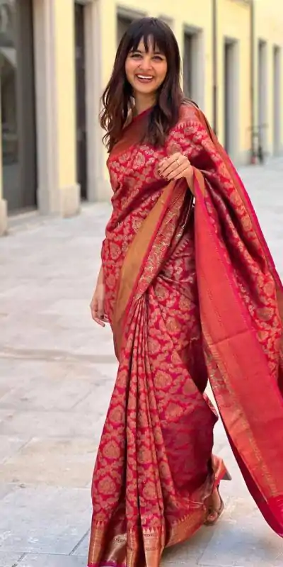 KP 4093 Red Color Soft Litchi Silk Jacquard Work Saree Casual, Wedding, Festive, Events . Expected Delivery  4-6 Working Days @1399/- only                                                                                                                                             | Bollywood Sarees, Creative Sarees, Designer Sarees, Embroidered Sarees, Ethnic Saree, Modern Digital sarees, Party Wear Sarees, Sarees
