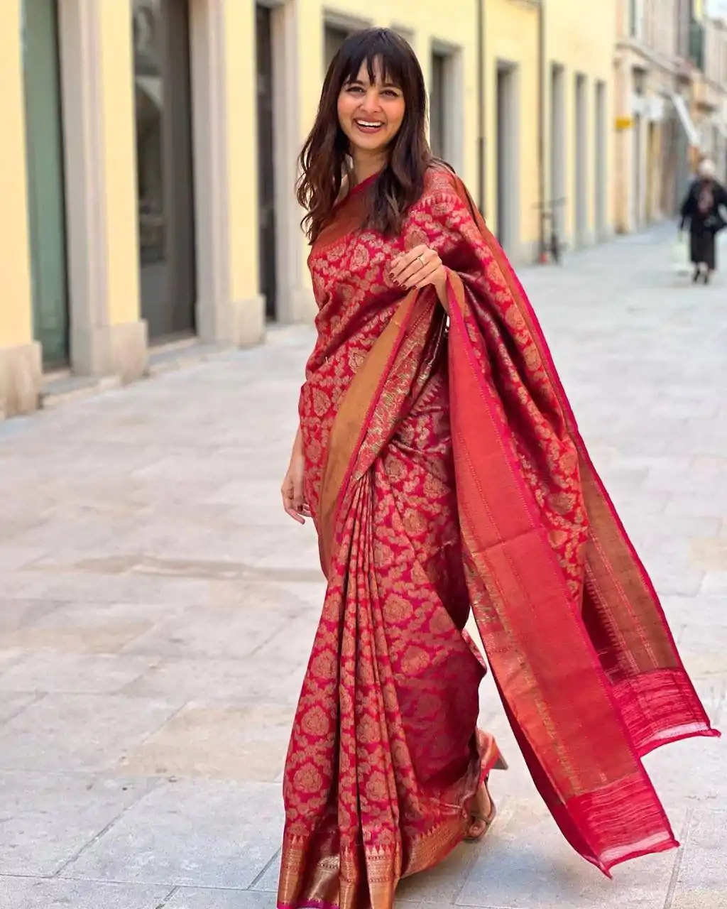 KP 4093 Red Color Soft Litchi Silk Jacquard Work Saree Casual, Wedding, Festive, Events . Expected Delivery  4-6 Working Days @1399/- only                                                                                                                                             | Bollywood Sarees, Creative Sarees, Designer Sarees, Embroidered Sarees, Ethnic Saree, Modern Digital sarees, Party Wear Sarees, Sarees