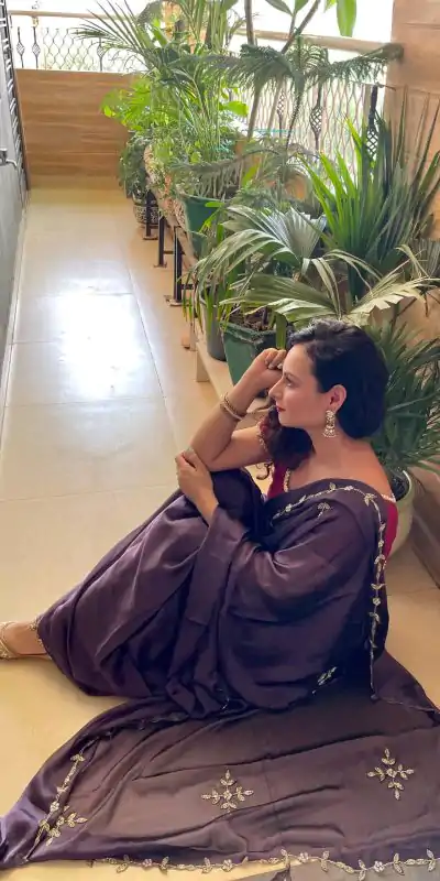  AC Resham Violet Color Rangoli Silk Handwork Cutwork Pearl Saree Casual, Wedding, Festive, Events . Expected Delivery  4-6 Working Days @1999/- only                                                                                                                                             | Bollywood Sarees, Creative Sarees, Designer Sarees, Embroidered Sarees, Ethnic Saree, Modern Digital sarees, Party Wear Sarees, Sarees