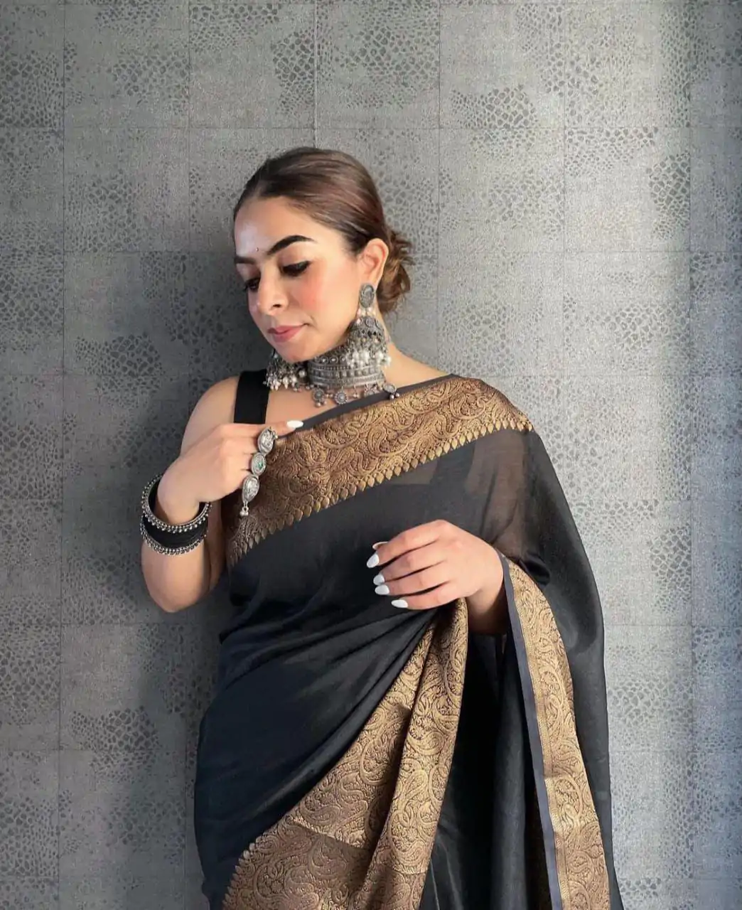 KP 3042 Black Color Soft Litchi Silk Jacquard Work Saree Casual, Wedding, Festive, Events . Expected Delivery  4-6 Working Days @1349/- only                                                                                                                                           | Bollywood Sarees, Creative Sarees, Designer Sarees, Embroidered Sarees, Ethnic Saree, Modern Digital sarees, Party Wear Sarees, Sarees
