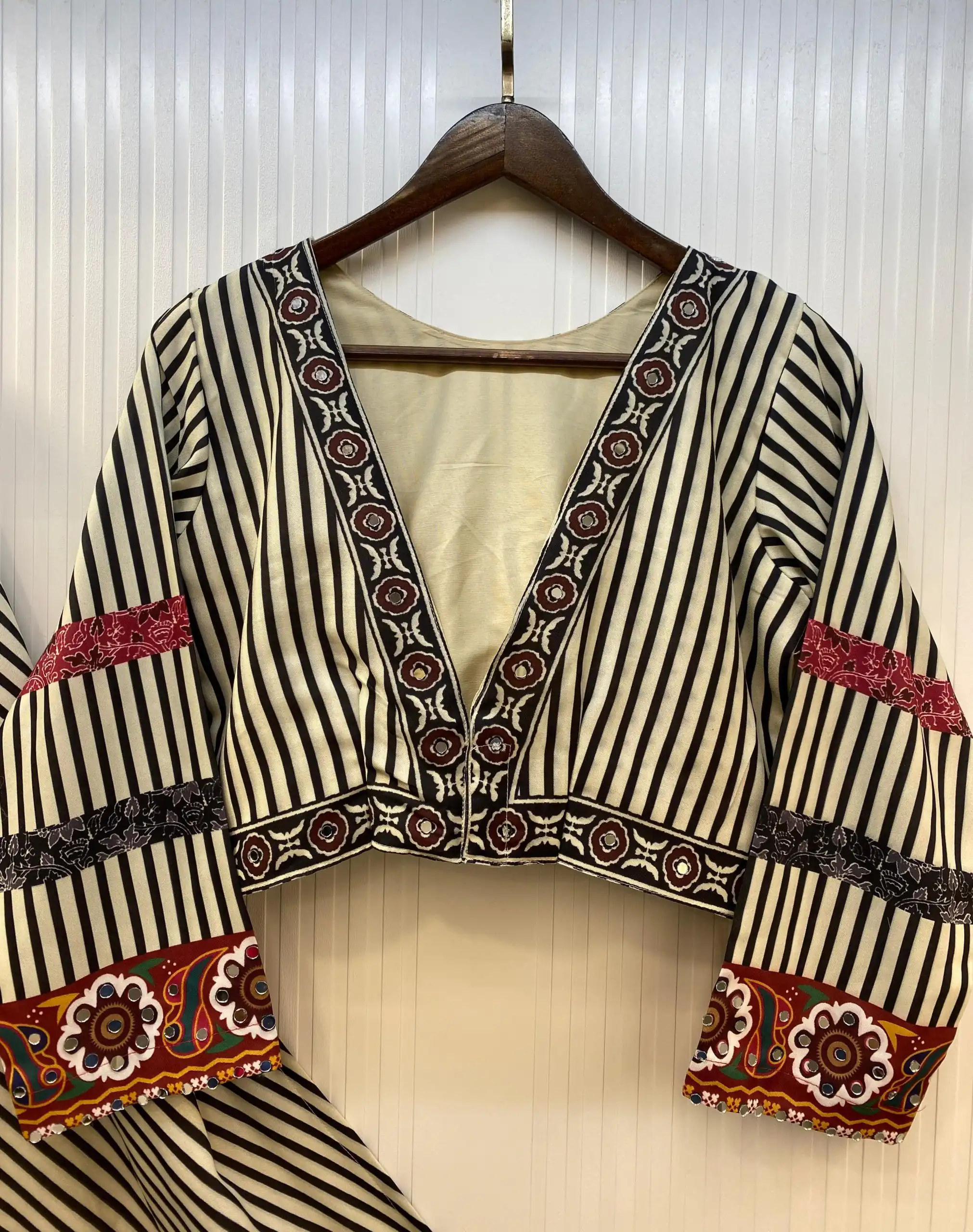 LG 641 Off White Color Printed Rayon Real Mirror Work Lehenga Choli Wedding, Party, Festive, Events Etc. Delivery 4-6 Working Days Rs 1999 | Bollywood Lehenga, Creative Lehenga, Designer Lehenga, Embroidered Lehenga, Lehenga, Party Wear Lehenga