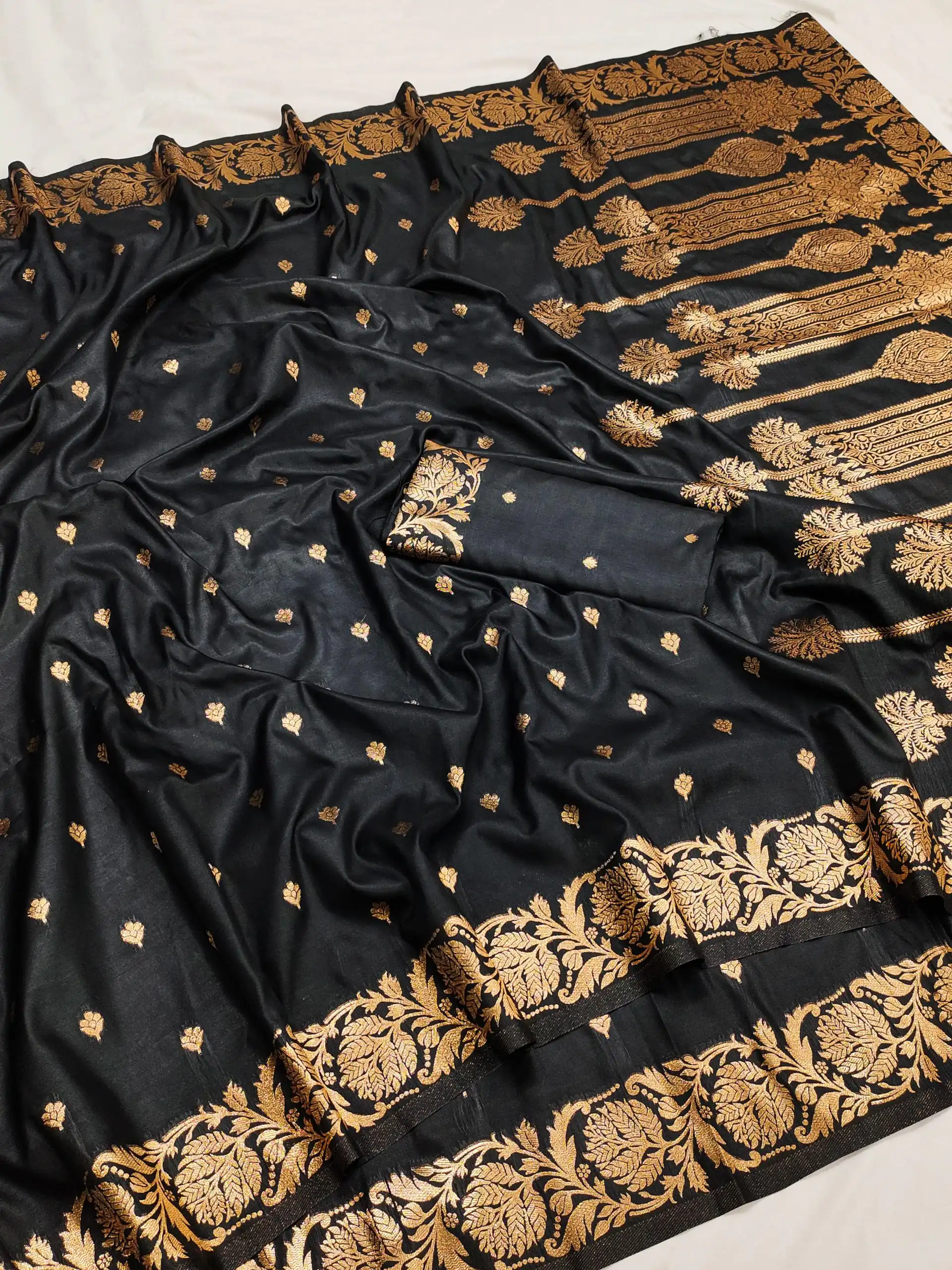 MB 171 Black Banarasi Silk Saree Perfect for Wedding, Party, Holi, Pongal, Pooja –. Festive Deal ₹1849. Delivery 4-6 Working Days. Shop now. | Bollywood Sarees, Creative Sarees, Designer Sarees, Embroidered Sarees, Ethnic Saree, Modern Digital sarees, Party Wear Sarees, Sarees