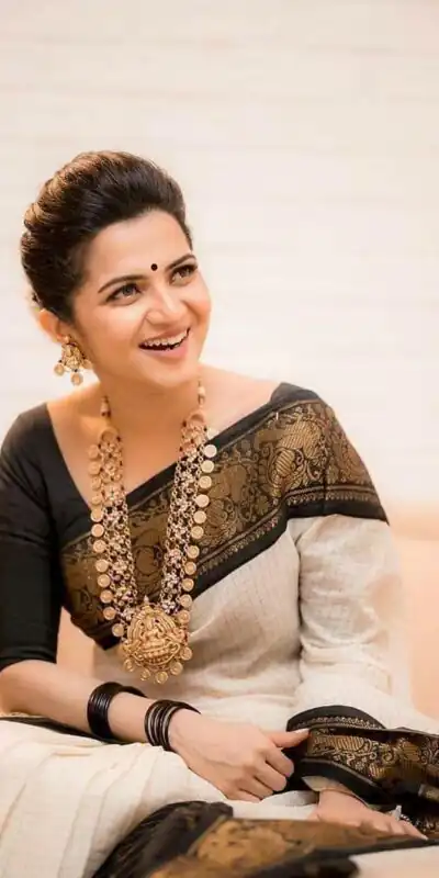 KP 3025 Black Soft Lichi Silk Saree Perfect for Wedding, Party, Baby Shower, Onam, Durga Puja . Available at ₹1449 only. Delivery 4-6 Working Days. | Bollywood Sarees, Creative Sarees, Designer Sarees, Embroidered Sarees, Ethnic Saree, Modern Digital sarees, Party Wear Sarees, Sarees