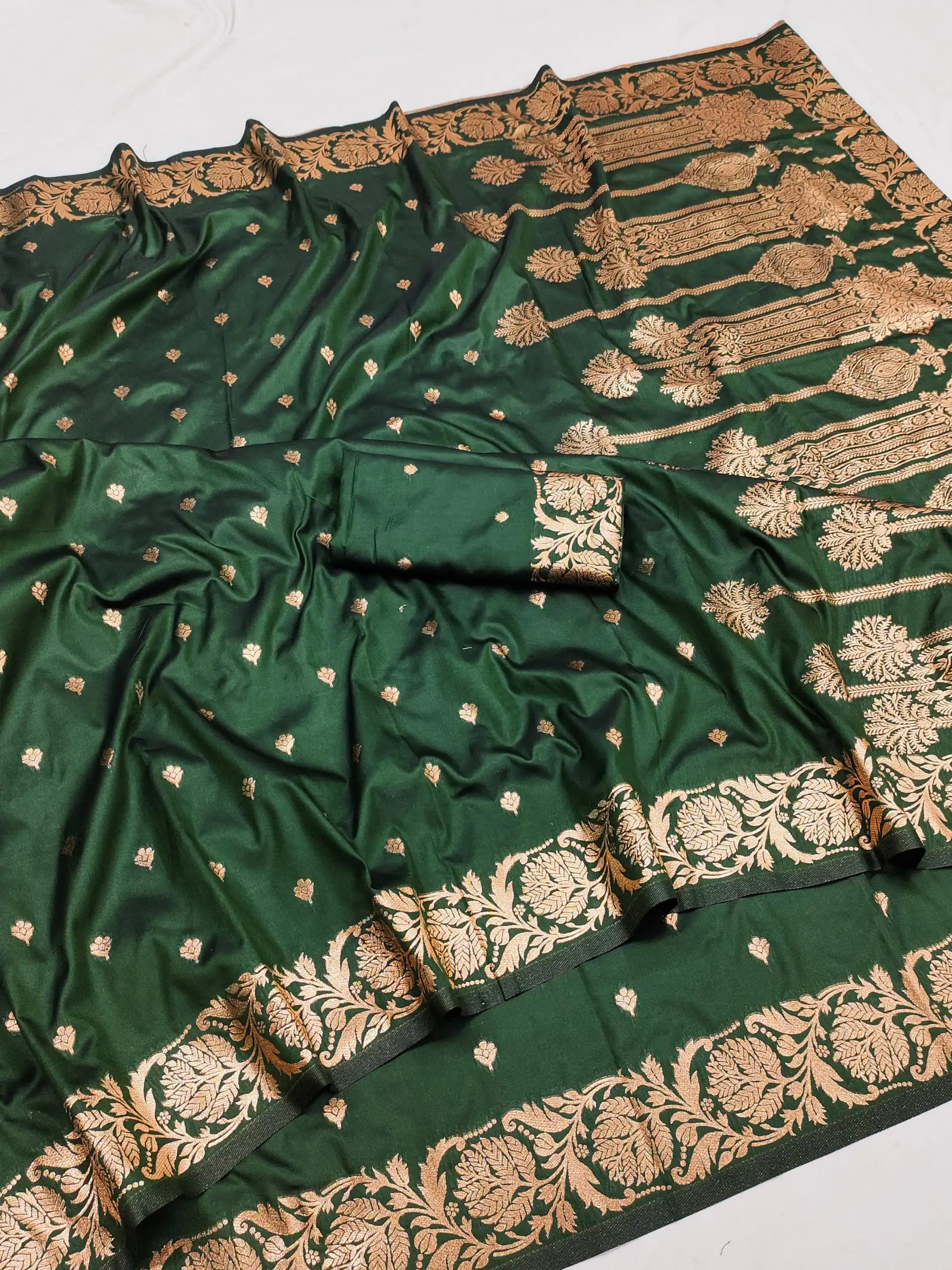 MB 171 Green Banarasi Silk Saree Perfect for Wedding, Party, Holi, Pongal, Pooja –. Festive Deal ₹1849. Delivery 4-6 Working Days. Shop now. | Bollywood Sarees, Creative Sarees, Designer Sarees, Embroidered Sarees, Ethnic Saree, Modern Digital sarees, Party Wear Sarees, Sarees