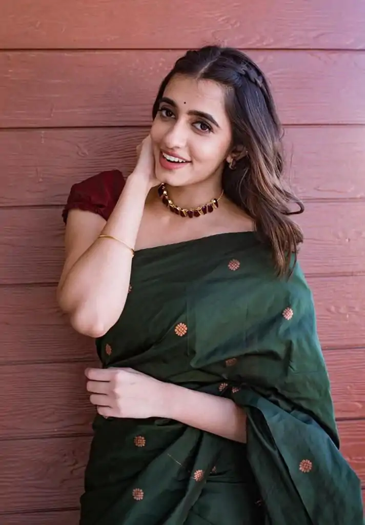 KP 5000 Green Soft Lichi Silk Saree with Designer Work. Wedding, Party, Festive, Events, Now at just ₹1249. Delivery 4-6 Working Days. Shop now. | Bollywood Sarees, Creative Sarees, Designer Sarees, Embroidered Sarees, Ethnic Saree, Modern Digital sarees, Party Wear Sarees, Sarees