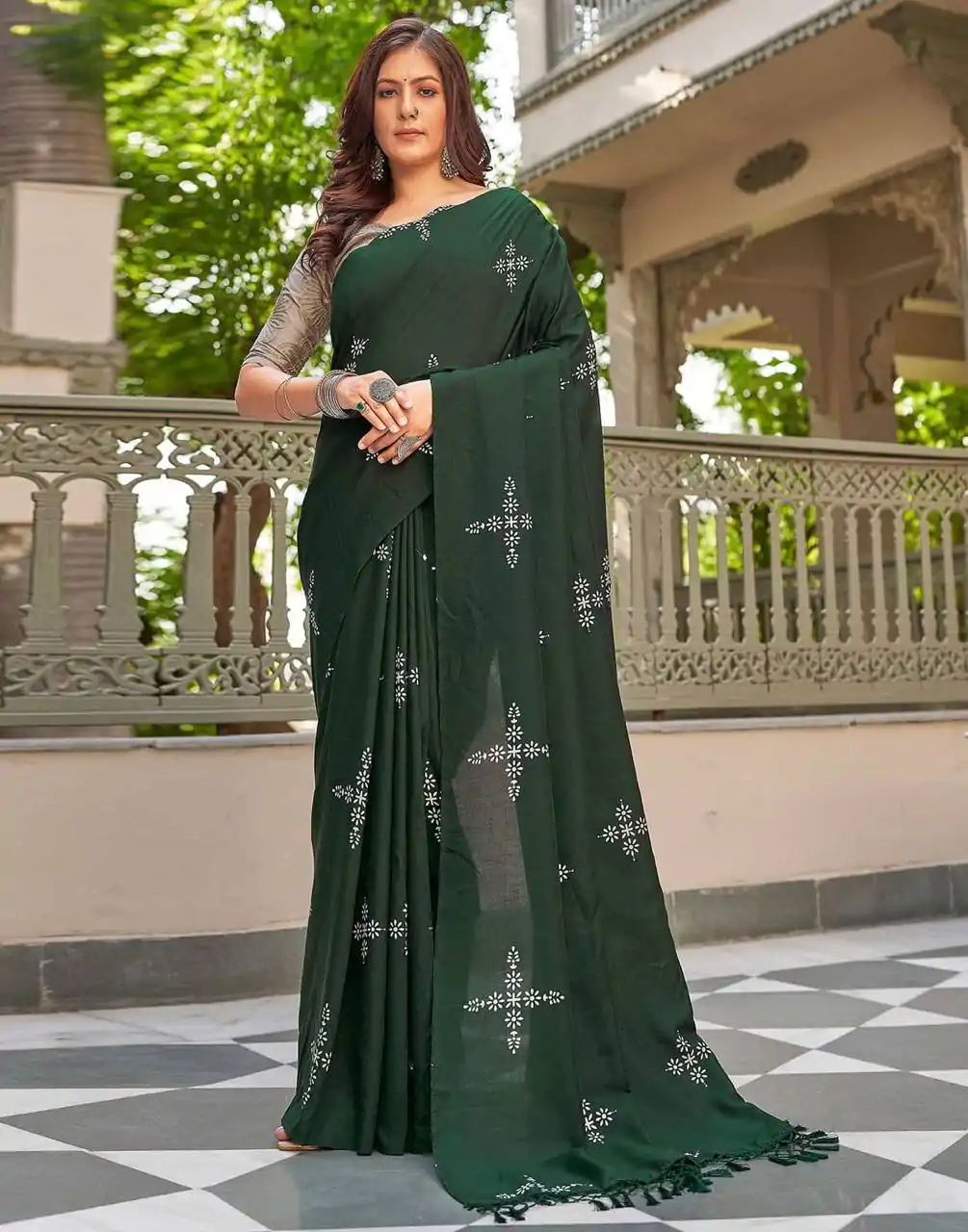 BT 1104 Green Natural silk with Thread Embroidery & Embroidery Work Saree . Now at just ₹1549. Delivery 4-6 Working Days. Shop now. | Bollywood Sarees, Creative Sarees, Designer Sarees, Embroidered Sarees, Ethnic Saree, Modern Digital sarees, Party Wear Sarees, Sarees
