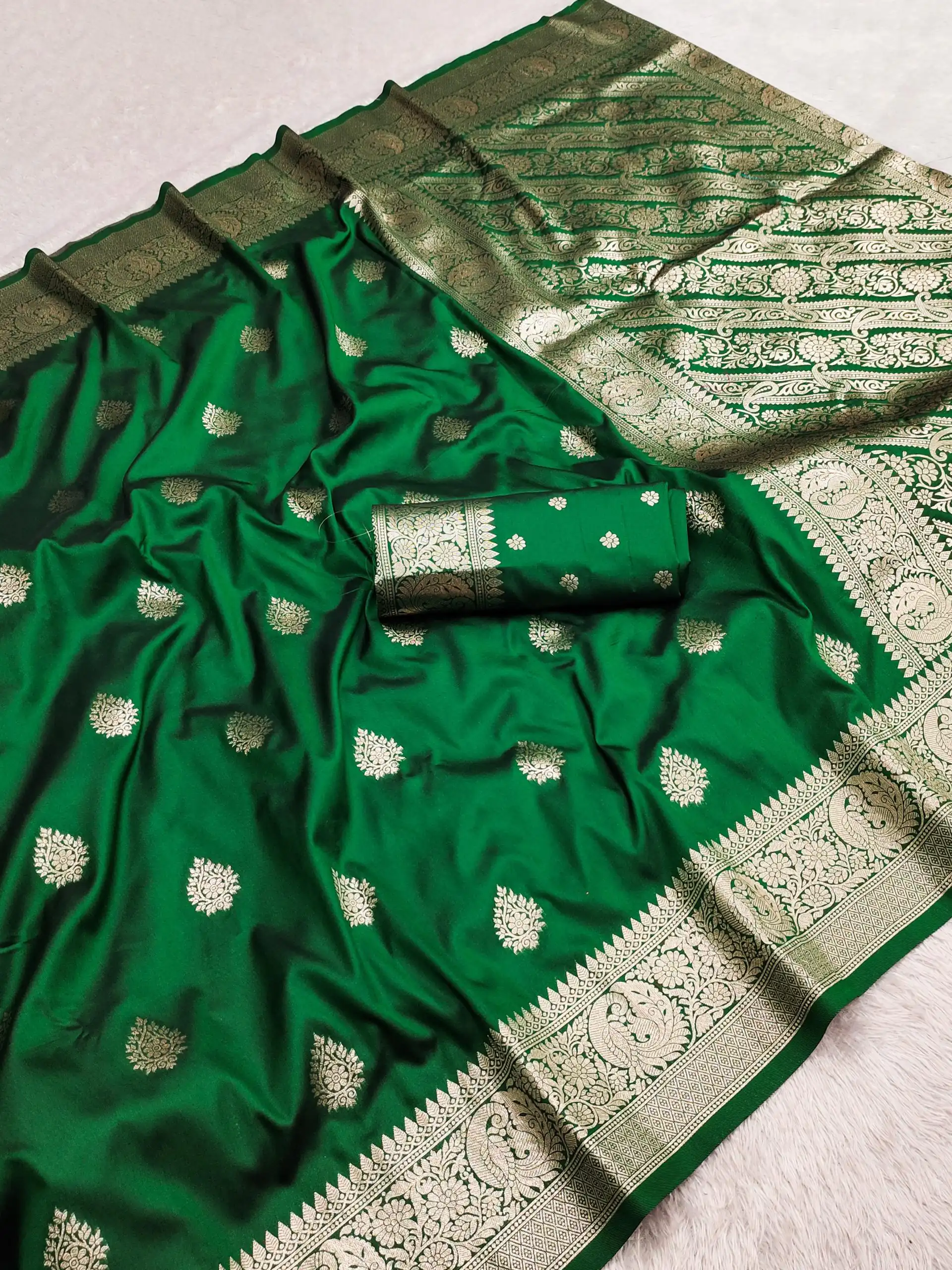 MB 3284 Green Soft Banarasi Cotton Silk Saree Perfect for Wedding, Party, Eid, Traditional Day, Haldi –. Get it for ₹1899. Delivery 4-6 Working Days. | Bollywood Sarees, Creative Sarees, Designer Sarees, Embroidered Sarees, Ethnic Saree, Modern Digital sarees, Party Wear Sarees, Sarees