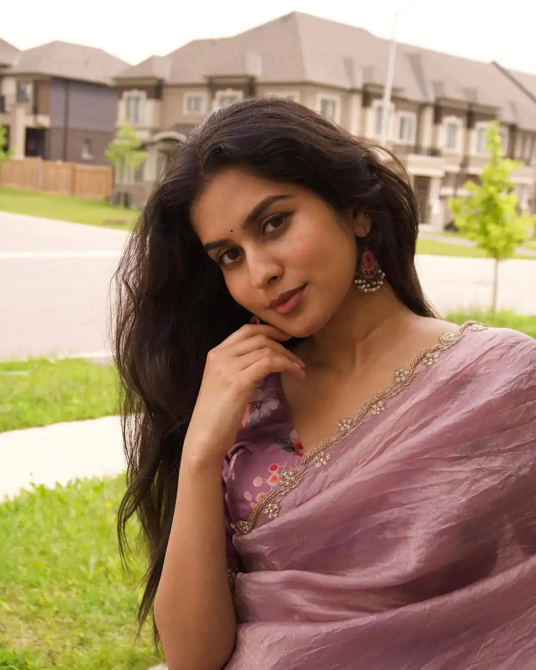 AC Gold Crush Lavender Gold Crush with Lace Border & Lace Work Saree . Festive Deal ₹2599. Delivery 4-6 Working Days. Shop now. | Bollywood Sarees, Creative Sarees, Designer Sarees, Embroidered Sarees, Ethnic Saree, Modern Digital sarees, Party Wear Sarees, Sarees