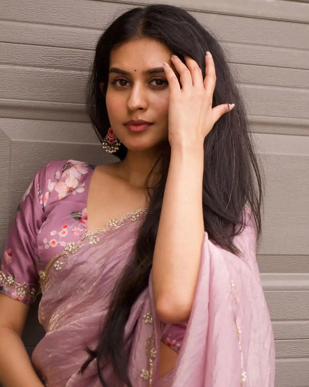 AC Gold Crush Lavender Gold Crush with Lace Border & Lace Work Saree . Festive Deal ₹2599. Delivery 4-6 Working Days. Shop now. | Bollywood Sarees, Creative Sarees, Designer Sarees, Embroidered Sarees, Ethnic Saree, Modern Digital sarees, Party Wear Sarees, Sarees