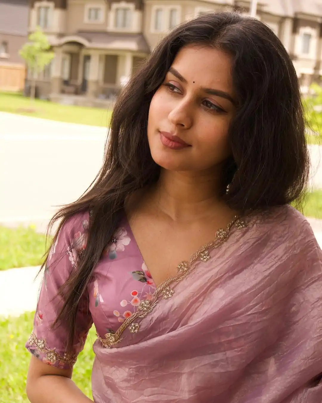 AC Gold Crush Lavender Gold Crush with Lace Border & Lace Work Saree . Festive Deal ₹2599. Delivery 4-6 Working Days. Shop now. | Bollywood Sarees, Creative Sarees, Designer Sarees, Embroidered Sarees, Ethnic Saree, Modern Digital sarees, Party Wear Sarees, Sarees