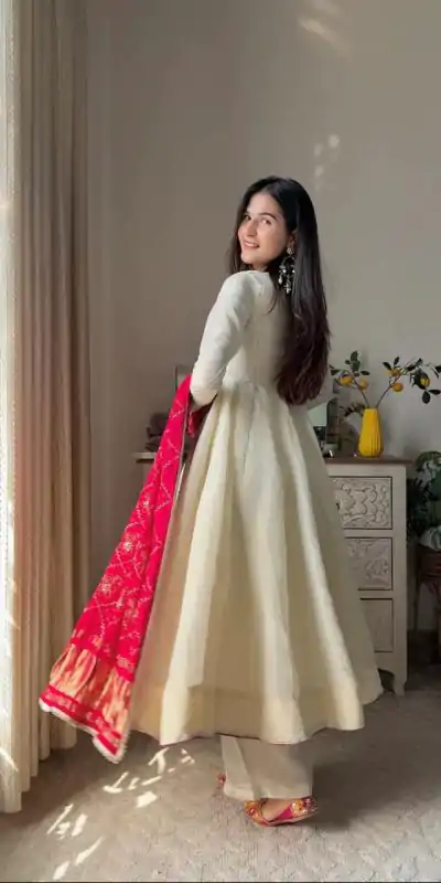 LG 2016 Off White in Chinon Lace Border & Lace Work Gown . Introductory Price ₹1849. Delivery 4-6 Working Days. Shop now. | Bollywood Gowns, Creative Gowns, Designer Gowns, Embroidered Gowns, Gowns, Party Wear Gowns