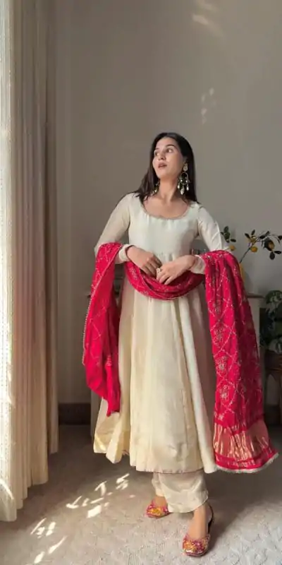 LG 2016 Off White in Chinon Lace Border & Lace Work Gown . Introductory Price ₹1849. Delivery 4-6 Working Days. Shop now. | Bollywood Gowns, Creative Gowns, Designer Gowns, Embroidered Gowns, Gowns, Party Wear Gowns