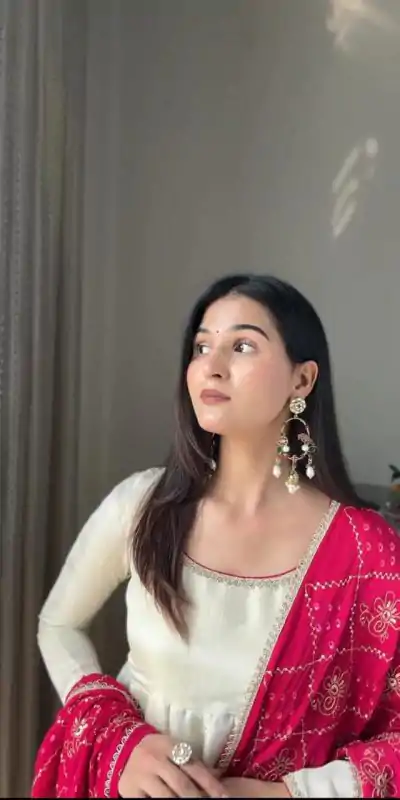 LG 2016 Off White in Chinon Lace Border & Lace Work Gown . Introductory Price ₹1849. Delivery 4-6 Working Days. Shop now. | Bollywood Gowns, Creative Gowns, Designer Gowns, Embroidered Gowns, Gowns, Party Wear Gowns