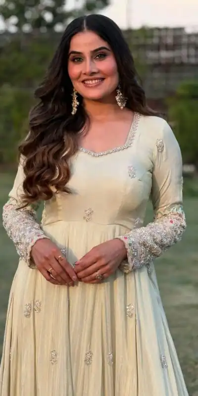 SSR 528 Off White Heavy Georgette With Heavy Embroidery Sequence Work Gown with Embroidery Work. Best Price ₹2399. Delivery 4-6 Working Days. | Bollywood Gowns, Creative Gowns, Designer Gowns, Embroidered Gowns, Gowns, Party Wear Gowns