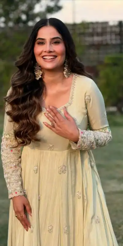 SSR 528 Off White Heavy Georgette With Heavy Embroidery Sequence Work Gown with Embroidery Work. Best Price ₹2399. Delivery 4-6 Working Days. | Bollywood Gowns, Creative Gowns, Designer Gowns, Embroidered Gowns, Gowns, Party Wear Gowns