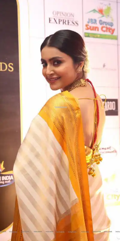 KP 6046 Off White Soft Lichi Silk with Lace Border & Lace Work Saree . Best Price ₹1449. Delivery 4-6 Working Days. Shop now. | Bollywood Sarees, Creative Sarees, Designer Sarees, Embroidered Sarees, Ethnic Saree, Modern Digital sarees, Party Wear Sarees, Sarees