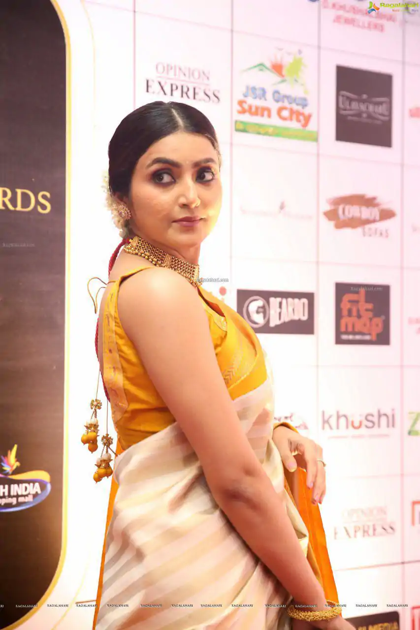 KP 6046 Off White Soft Lichi Silk with Lace Border & Lace Work Saree . Best Price ₹1449. Delivery 4-6 Working Days. Shop now. | Bollywood Sarees, Creative Sarees, Designer Sarees, Embroidered Sarees, Ethnic Saree, Modern Digital sarees, Party Wear Sarees, Sarees