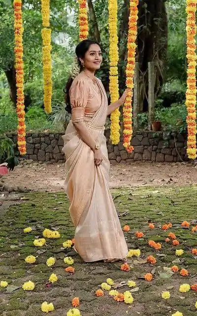 KP 4040 Off White Soft Lichi Silk Saree Perfect for Wedding, Party, Ethnic Day, Raksha Bandhan, Temple Visit Exclusive Offer ₹1299. Delivery 4-6 Working D | Bollywood Sarees, Creative Sarees, Designer Sarees, Embroidered Sarees, Ethnic Saree, Modern Digital sarees, Party Wear Sarees, Sarees