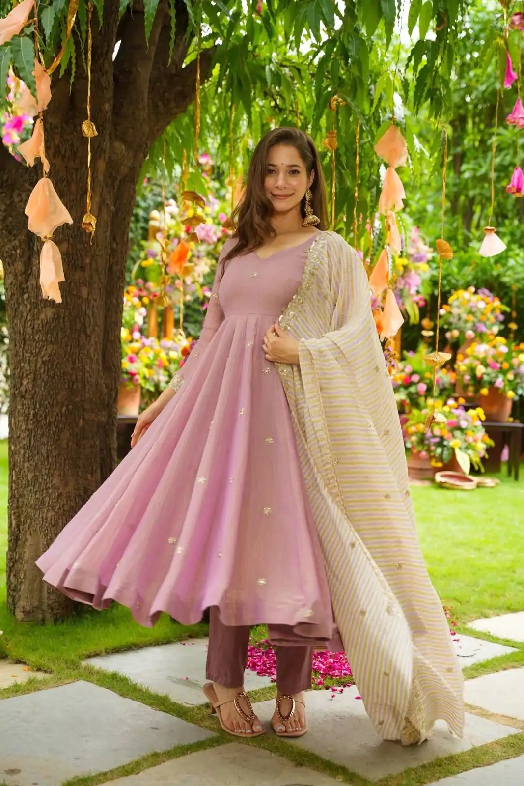 SRK 5298 Pink Faux Georgette With Embroidery Work With Fancy Full Sleeve Gown Perfect for Wedding, Party, Pooja, Mehendi, Traditional Day . Best Price 1999 | Bollywood Gowns, Creative Gowns, Designer Gowns, Embroidered Gowns, Gowns, Party Wear Gowns