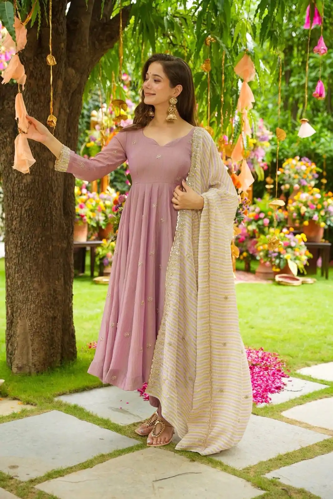 SRK 5298 Pink Faux Georgette With Embroidery Work With Fancy Full Sleeve Gown Perfect for Wedding, Party, Pooja, Mehendi, Traditional Day . Best Price 1999 | Bollywood Gowns, Creative Gowns, Designer Gowns, Embroidered Gowns, Gowns, Party Wear Gowns