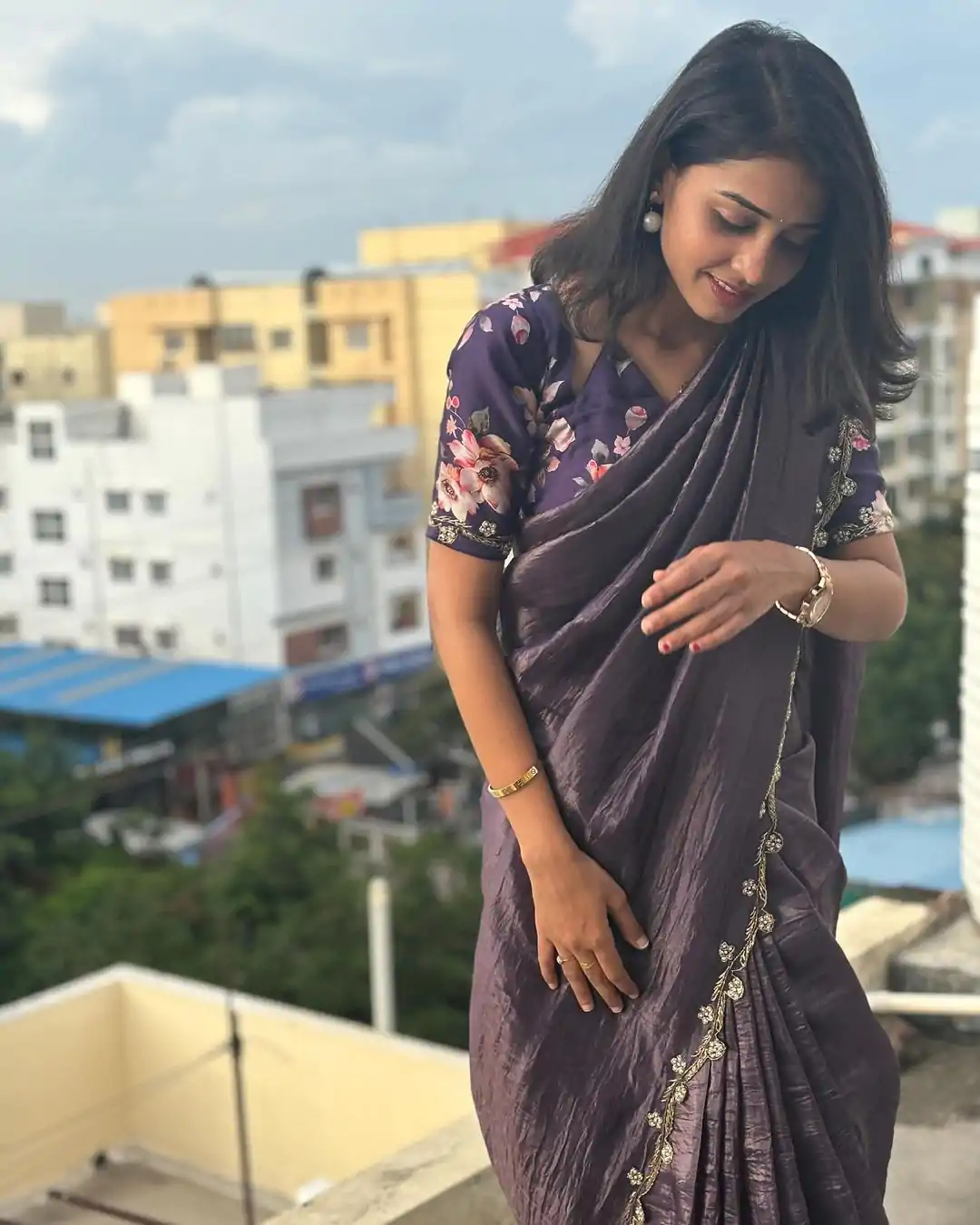 AC Gold Crush Purple Gold Crush with Lace Border & Lace Work Saree . Festive Deal ₹2599. Delivery 4-6 Working Days. Shop now. | Bollywood Sarees, Creative Sarees, Designer Sarees, Embroidered Sarees, Ethnic Saree, Modern Digital sarees, Party Wear Sarees, Sarees