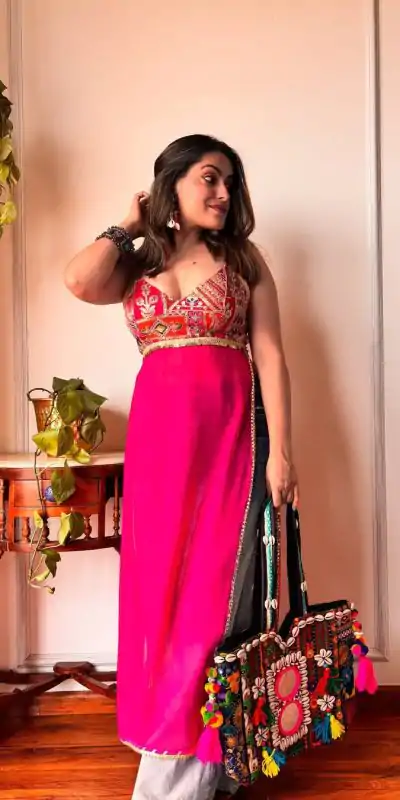 LG 655 Red Georgette with Embroidery Work Kurti . Wedding, Party, Festive, Events, Festive Deal ₹1599. Delivery 4-6 Working Days. Shop now. | Bollywood Kurti, Creative Kurtis, Designer Kurti, Kurti, Party Wear Kurti, Selfie Kurti