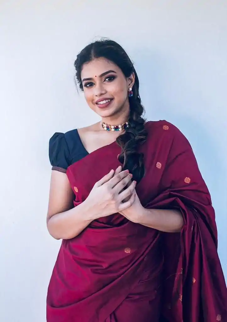 KP 5000 Red Soft Lichi Silk Saree with Designer Work. Wedding, Party, Festive, Events, Now at just ₹1249. Delivery 4-6 Working Days. Shop now. | Bollywood Sarees, Creative Sarees, Designer Sarees, Embroidered Sarees, Ethnic Saree, Modern Digital sarees, Party Wear Sarees, Sarees