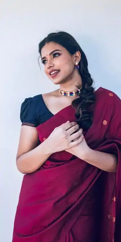 KP 5000 Red Soft Lichi Silk Saree with Designer Work. Wedding, Party, Festive, Events, Now at just ₹1249. Delivery 4-6 Working Days. Shop now. | Bollywood Sarees, Creative Sarees, Designer Sarees, Embroidered Sarees, Ethnic Saree, Modern Digital sarees, Party Wear Sarees, Sarees