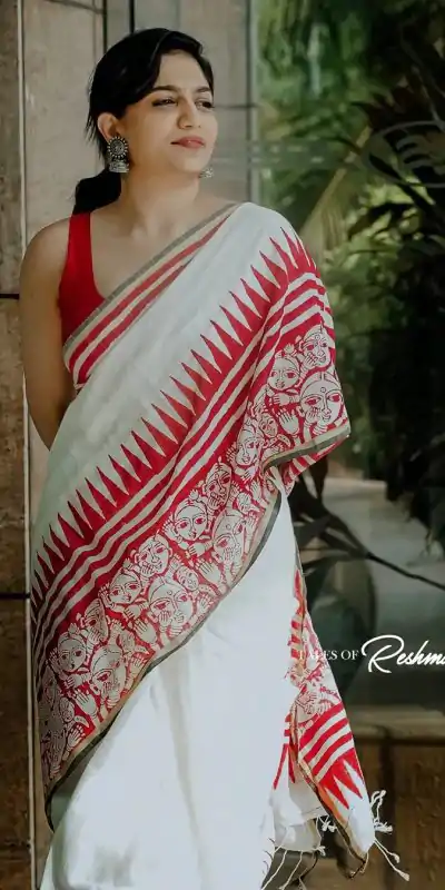 BT 433 Red Soft Cotton with Lace Work & Digital Print Saree . Exclusive Offer ₹1449. Delivery 4-6 Working Days. Shop now. | Bollywood Sarees, Creative Sarees, Designer Sarees, Embroidered Sarees, Ethnic Saree, Modern Digital sarees, Party Wear Sarees, Sarees