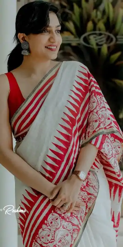 BT 433 Red Soft Cotton with Lace Work & Digital Print Saree . Exclusive Offer ₹1449. Delivery 4-6 Working Days. Shop now. | Bollywood Sarees, Creative Sarees, Designer Sarees, Embroidered Sarees, Ethnic Saree, Modern Digital sarees, Party Wear Sarees, Sarees