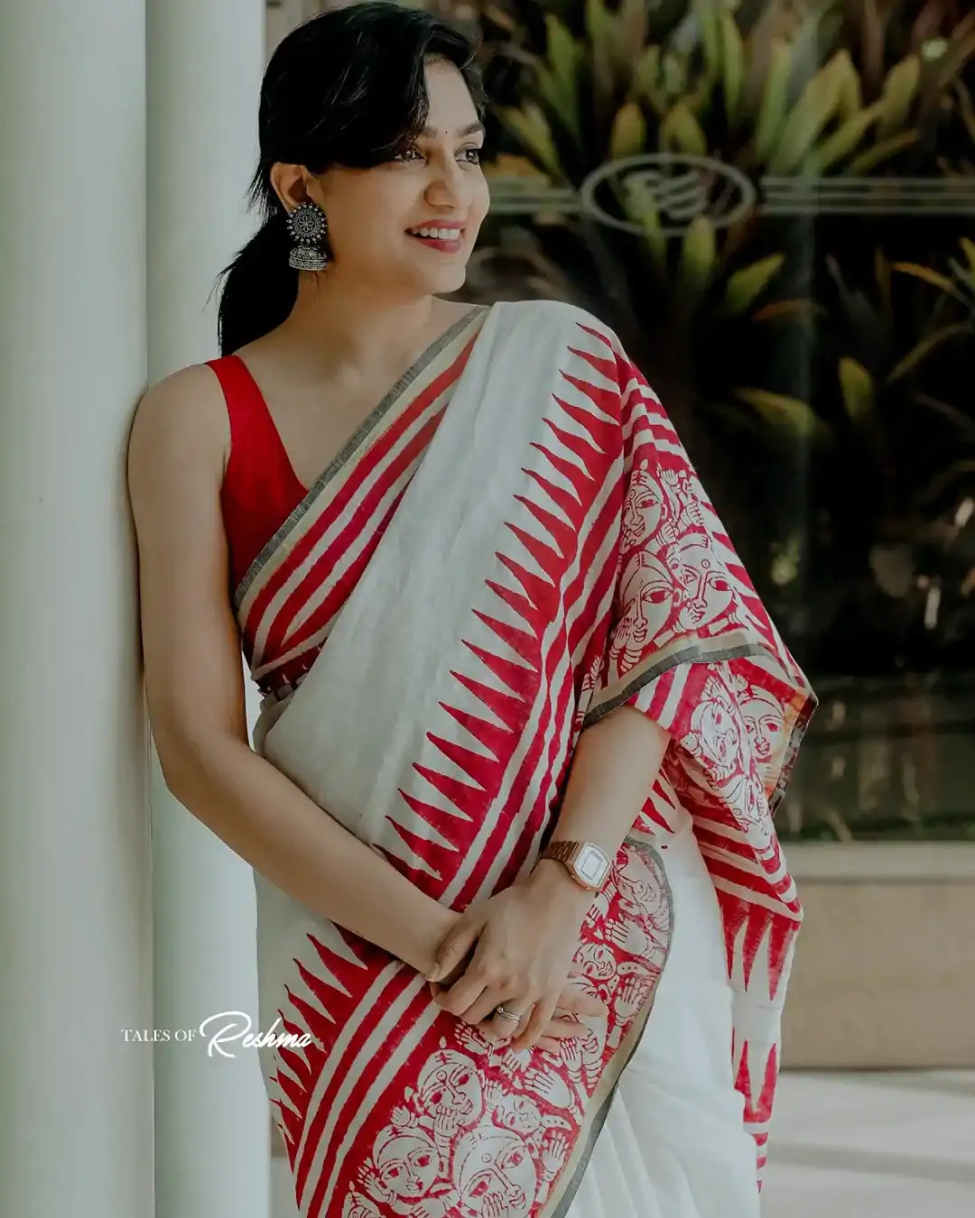BT 433 Red Soft Cotton with Lace Work & Digital Print Saree . Exclusive Offer ₹1449. Delivery 4-6 Working Days. Shop now. | Bollywood Sarees, Creative Sarees, Designer Sarees, Embroidered Sarees, Ethnic Saree, Modern Digital sarees, Party Wear Sarees, Sarees