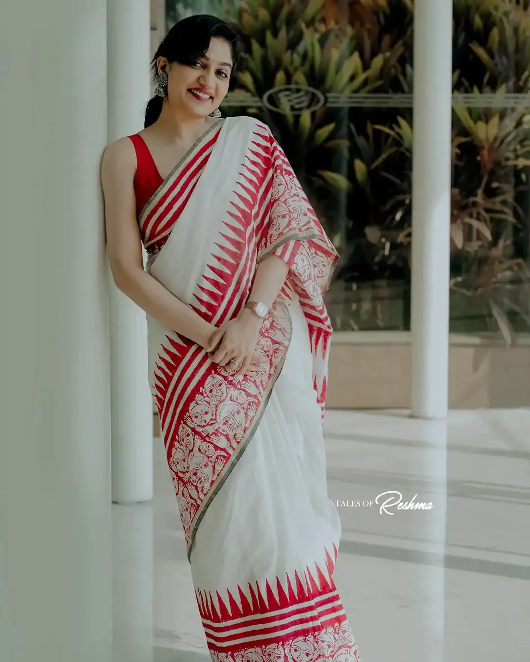 BT 433 Red Soft Cotton with Lace Work & Digital Print Saree . Exclusive Offer ₹1449. Delivery 4-6 Working Days. Shop now. | Bollywood Sarees, Creative Sarees, Designer Sarees, Embroidered Sarees, Ethnic Saree, Modern Digital sarees, Party Wear Sarees, Sarees