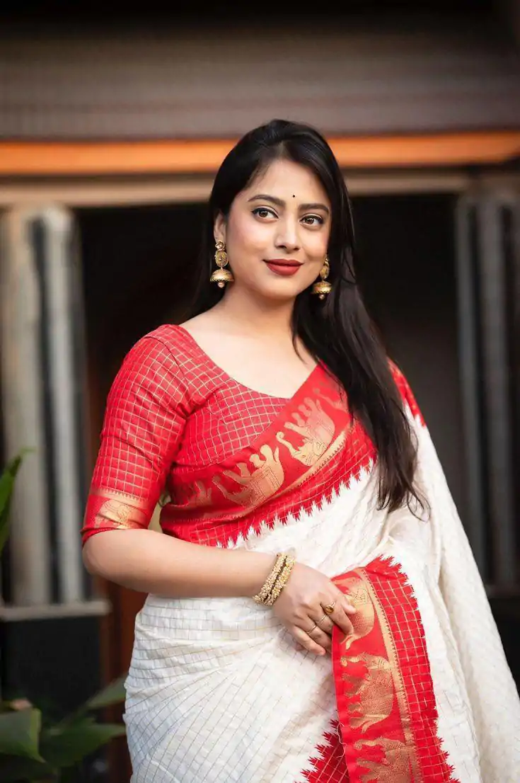 KP 5078 Red Color Soft Lichi Silk with Lace Work & Lace Border. Saree Best Price ₹1449. Delivery 4-6 Working Days. Shop now. | Bollywood Sarees, Creative Sarees, Designer Sarees, Embroidered Sarees, Ethnic Saree, Modern Digital sarees, Party Wear Sarees, Sarees