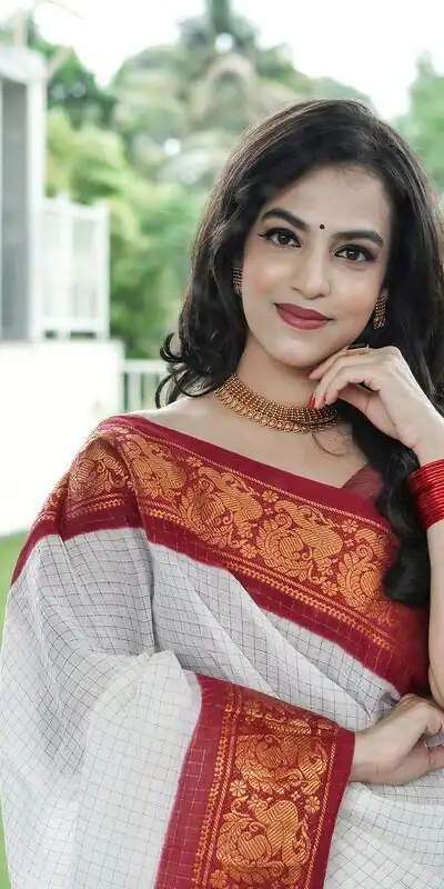 KP 3025 Red Soft Lichi Silk Saree Perfect for Wedding, Party, Baby Shower, Onam, Durga Puja . Available at ₹1449 only. Delivery 4-6 Working Days. | Bollywood Sarees, Creative Sarees, Designer Sarees, Embroidered Sarees, Ethnic Saree, Modern Digital sarees, Party Wear Sarees, Sarees