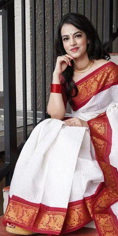 KP 3025 Red Soft Lichi Silk Saree Perfect for Wedding, Party, Baby Shower, Onam, Durga Puja . Available at ₹1449 only. Delivery 4-6 Working Days. | Bollywood Sarees, Creative Sarees, Designer Sarees, Embroidered Sarees, Ethnic Saree, Modern Digital sarees, Party Wear Sarees, Sarees