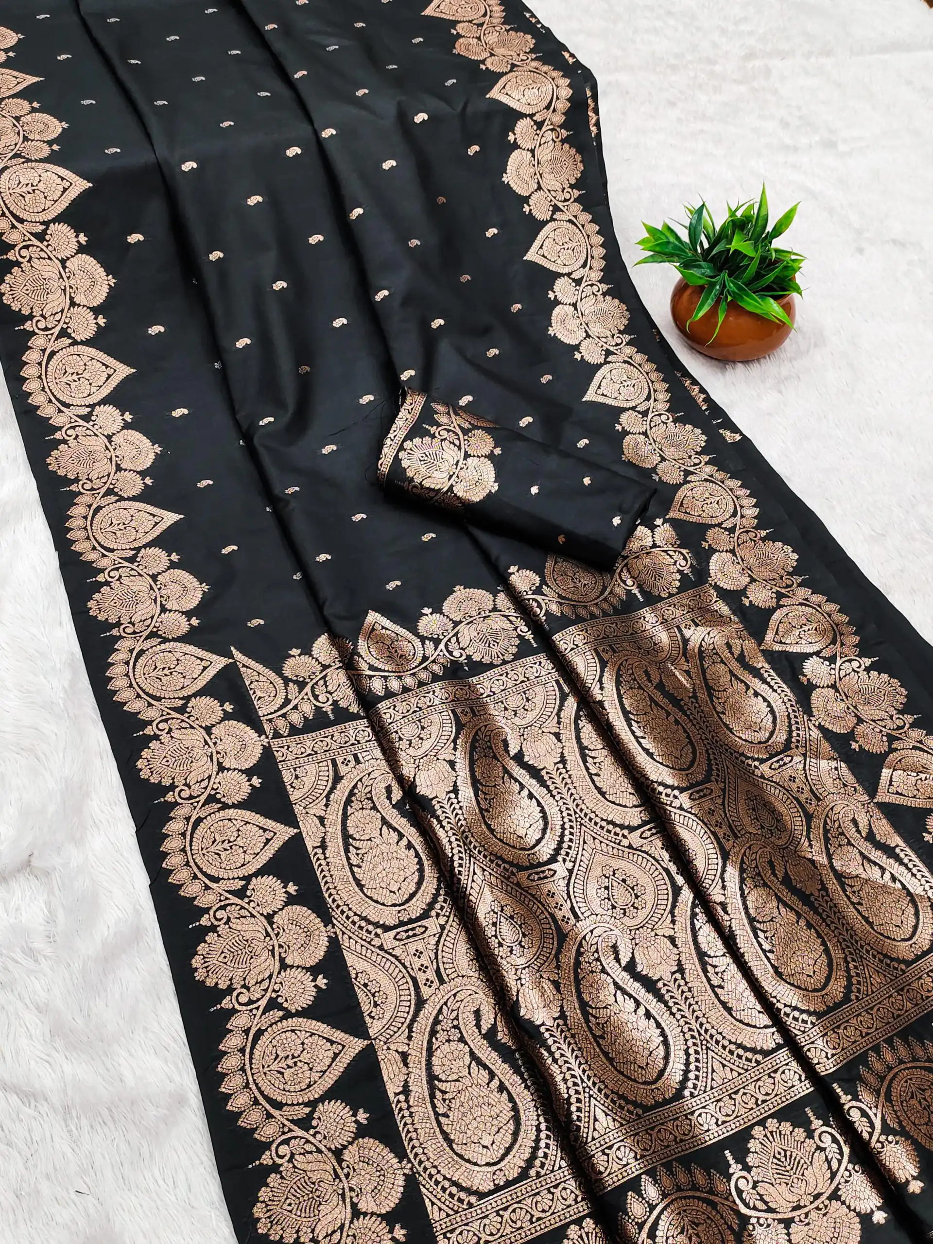 MB 142 Black Banarasi Silk with Zari Work & Lace Work Saree . Affordable Price ₹1899. Delivery 4-6 Working Days. Shop now. | Bollywood Sarees, Creative Sarees, Designer Sarees, Embroidered Sarees, Ethnic Saree, Modern Digital sarees, Party Wear Sarees, Sarees