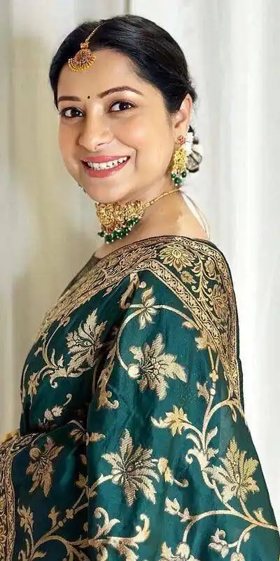 KP 6042 Peacock Green Color Soft Lichi Silk Saree with Lace Border & Lace Work. Get it for ₹1399. Delivery 4-6 Working Days. Shop now. | Bollywood Sarees, Creative Sarees, Designer Sarees, Embroidered Sarees, Ethnic Saree, Modern Digital sarees, Party Wear Sarees, Sarees