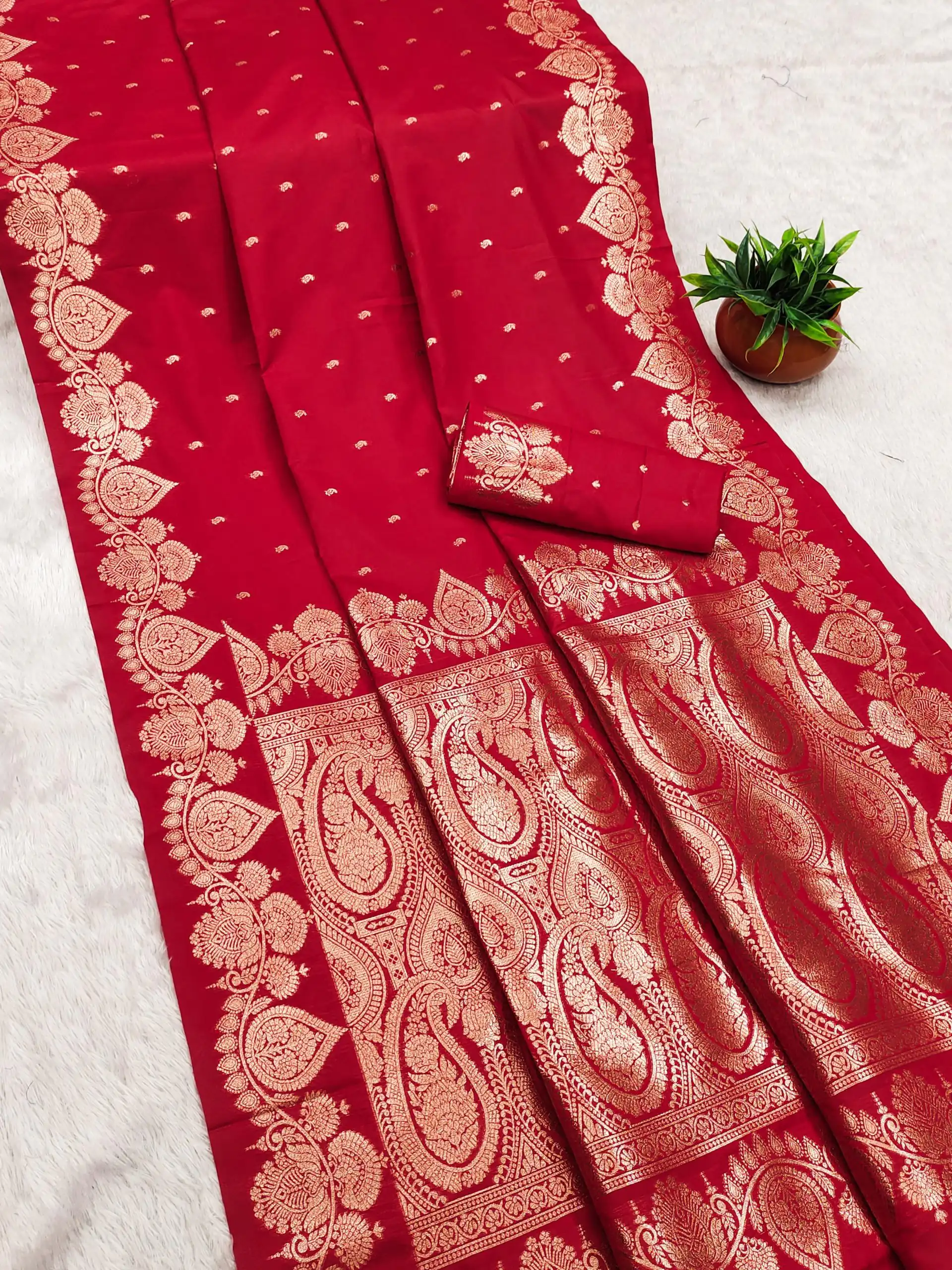 MB 142 Red Color Banarasi Silk with Zari Work & Lace Work Saree . Affordable Price ₹1899. Delivery 4-6 Working Days. Shop now. | Bollywood Sarees, Creative Sarees, Designer Sarees, Embroidered Sarees, Ethnic Saree, Modern Digital sarees, Party Wear Sarees, Sarees