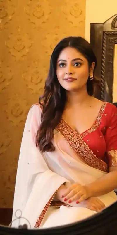 BT 394 White Color Georgette Saree with Zari Work. Wedding, Party, Festive, Events, Grab it for ₹1774. Delivery 4-6 Working Days. Shop now. | Bollywood Sarees, Creative Sarees, Designer Sarees, Embroidered Sarees, Ethnic Saree, Modern Digital sarees, Party Wear Sarees, Sarees