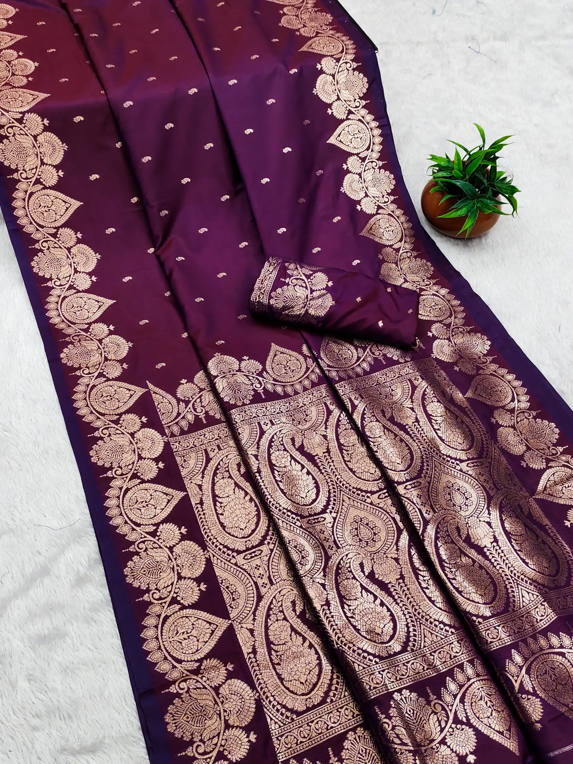 MB 142 Wine Banarasi Silk with Zari Work & Lace Work Saree . Affordable Price ₹1899. Delivery 4-6 Working Days. Shop now. | Bollywood Sarees, Creative Sarees, Designer Sarees, Embroidered Sarees, Ethnic Saree, Modern Digital sarees, Party Wear Sarees, Sarees